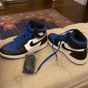Boys air Jordan’s - size 4Y